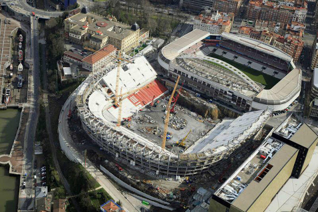 Dos obreros aprovecharon en 2013 la construcción del estadio del Bilbao para enterrar las cenizas de un familiar